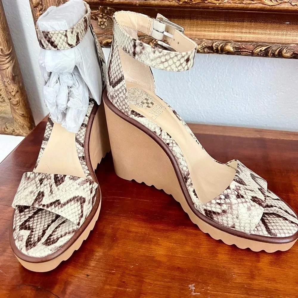 Vince Camuto Snakeskin Size 9 Wedges 4.5” Heel New W/O Tags or Box - Picture 3 of 7